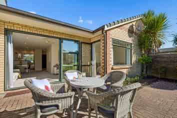 8/9 Fields Parade, Oteha