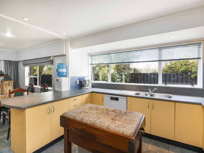 6 Truscott Grove, Awapuni