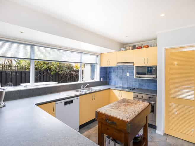 6 Truscott Grove, Awapuni