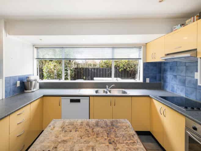 6 Truscott Grove, Awapuni