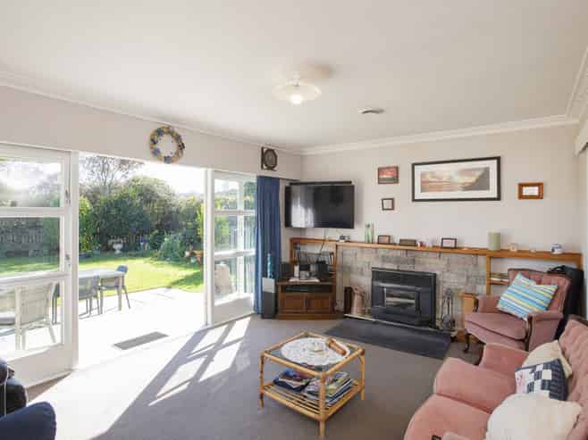 2 Lytton Road, Riverdale
