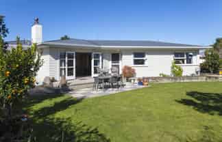 2 Lytton Road, Riverdale