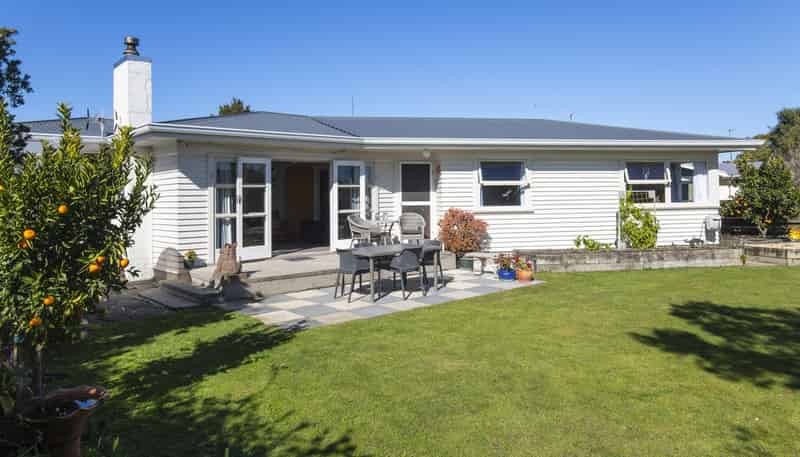 2 Lytton Road, Riverdale