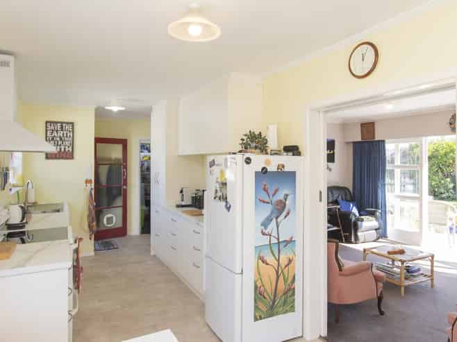 2 Lytton Road, Riverdale