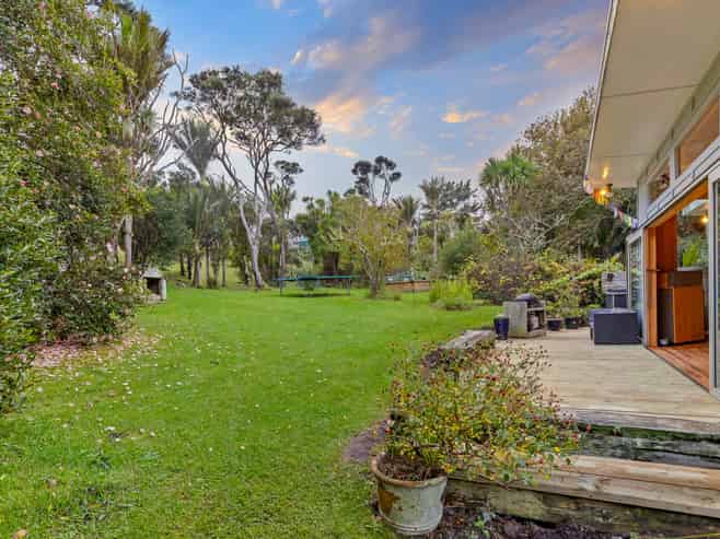 18 Tasman View Road, Bethells Beach