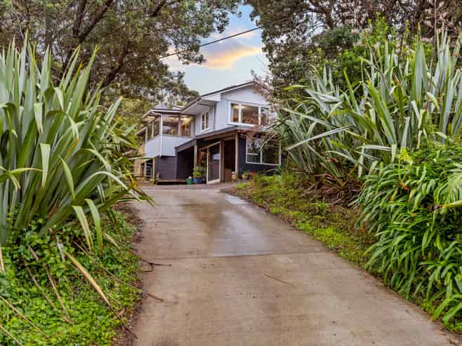 18 Tasman View Road, Bethells Beach