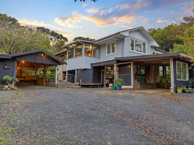 18 Tasman View Road, Bethells Beach