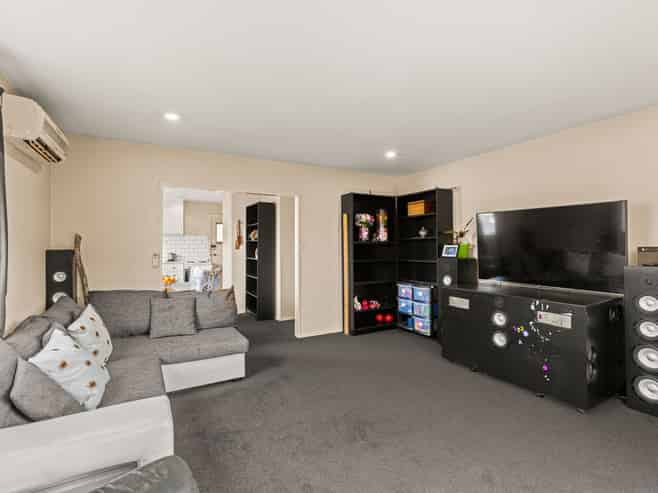 1/9 Kawau Crescent, Bromley