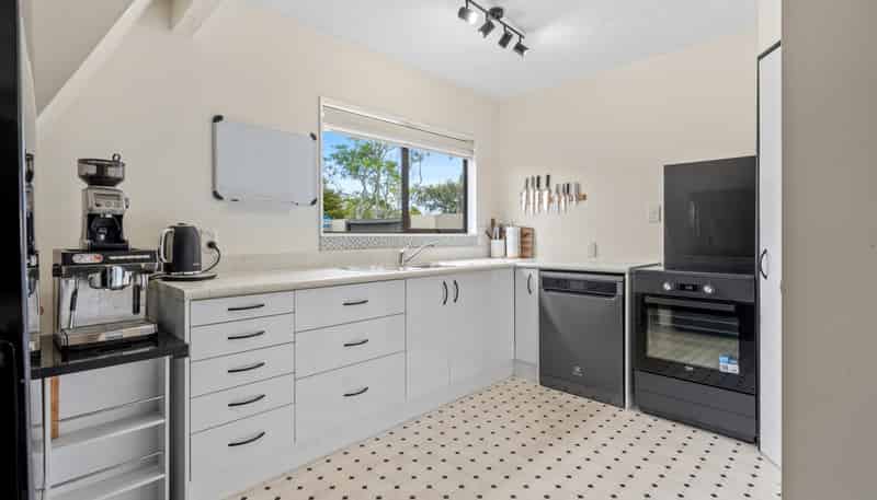 12 Eureka Place, Parahaki