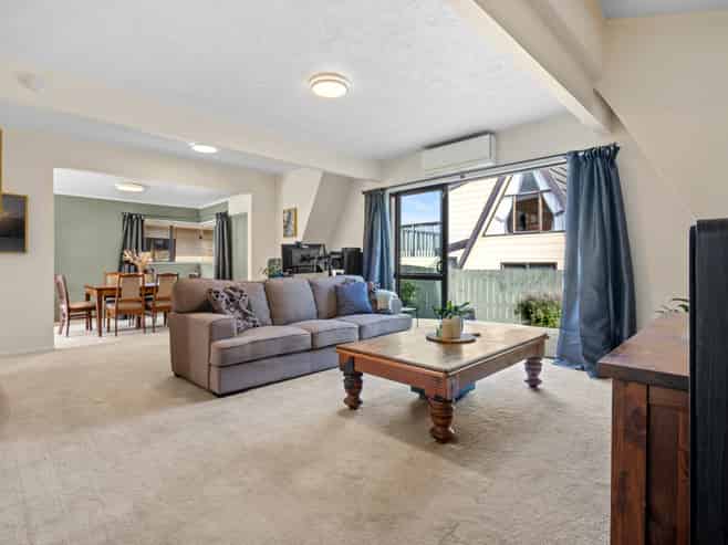 12 Eureka Place, Parahaki