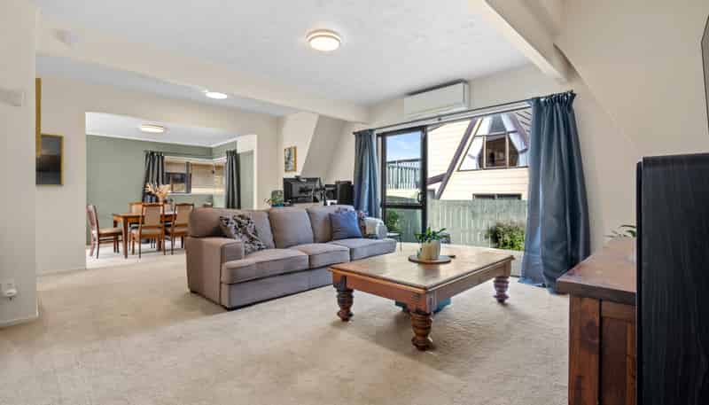 12 Eureka Place, Parahaki