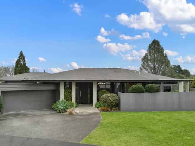 2 Comries Road, Chartwell