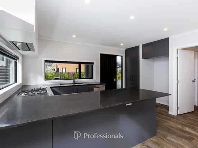 10 Raeble Walkington Lane, Wallaceville