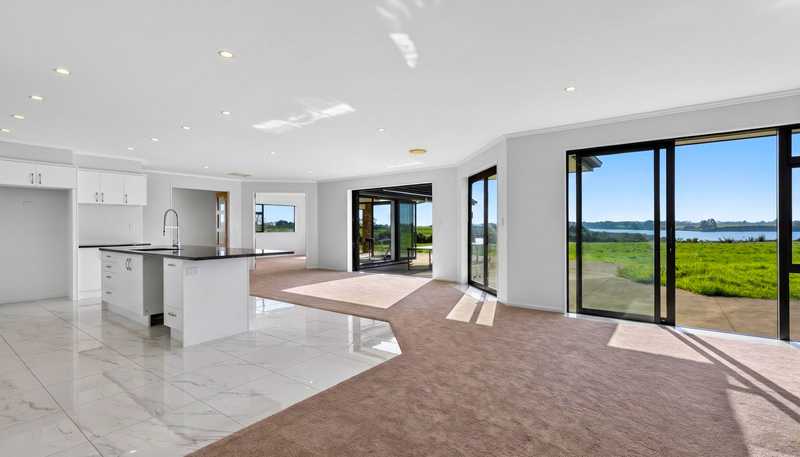 251, 256 a Glenbrook Beach Road, Glenbrook