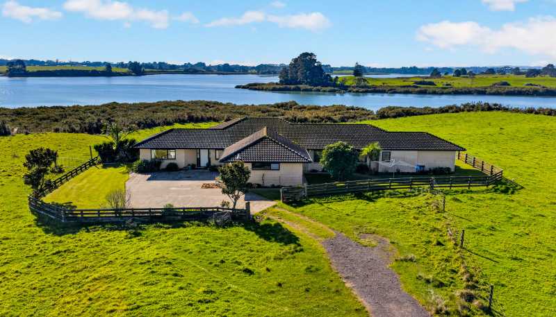 251, 256 a Glenbrook Beach Road, Glenbrook