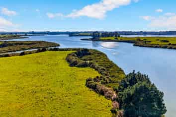 251, 256 a Glenbrook Beach Road, Glenbrook