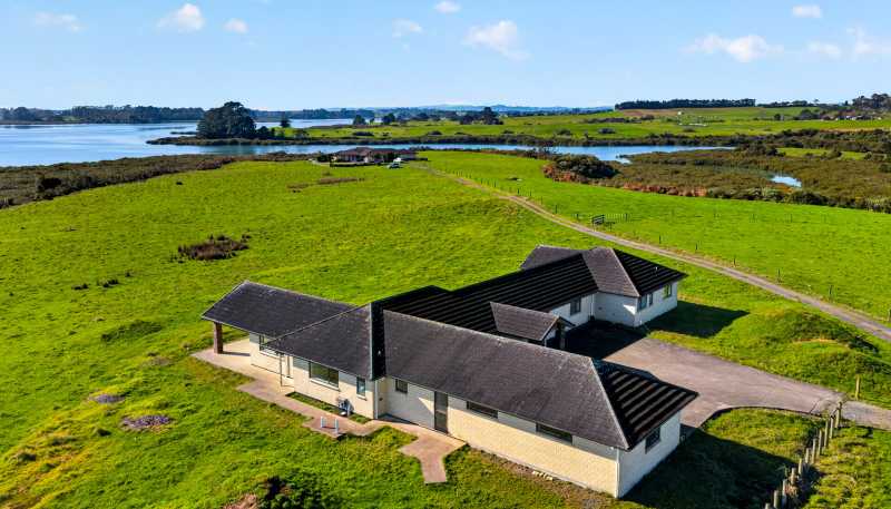 251, 256 a Glenbrook Beach Road, Glenbrook