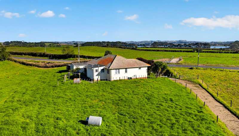 251, 256 a Glenbrook Beach Road, Glenbrook