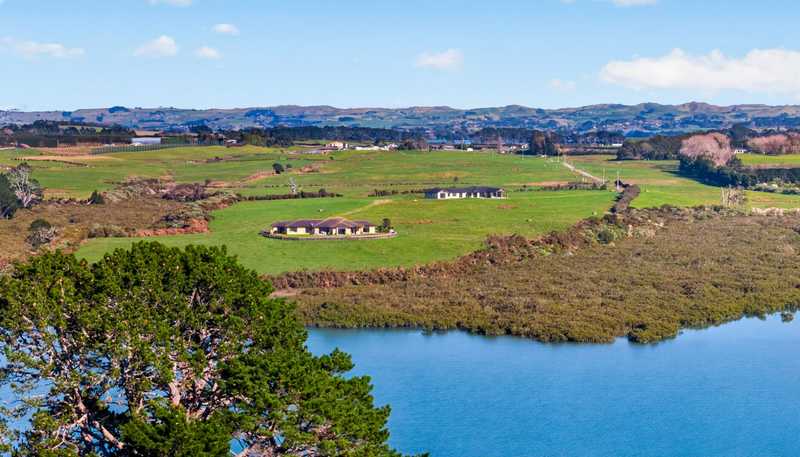251, 256 a Glenbrook Beach Road, Glenbrook