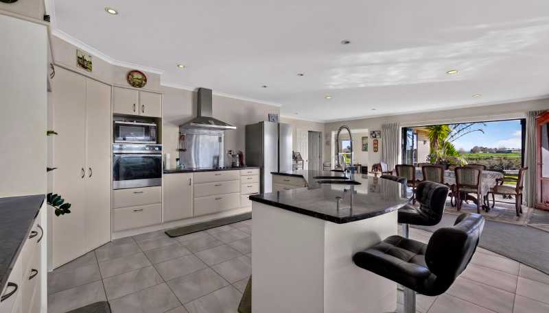 251, 256 a Glenbrook Beach Road, Glenbrook