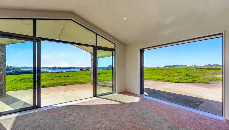 251, 256 a Glenbrook Beach Road, Glenbrook