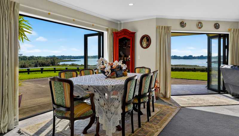 251, 256 a Glenbrook Beach Road, Glenbrook