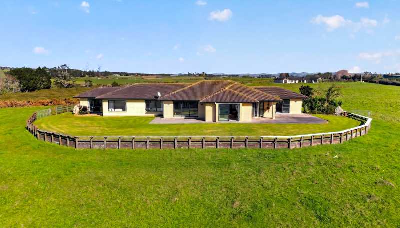 251, 256 a Glenbrook Beach Road, Glenbrook
