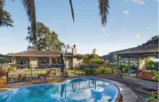1242 East Coast Road, Redvale