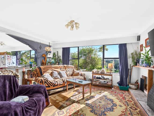 1242 East Coast Road, Redvale