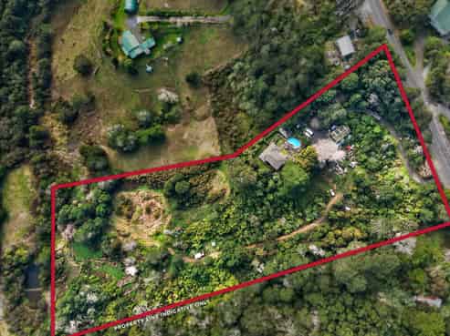 1242 East Coast Road, Redvale
