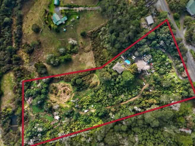1242 East Coast Road, Redvale