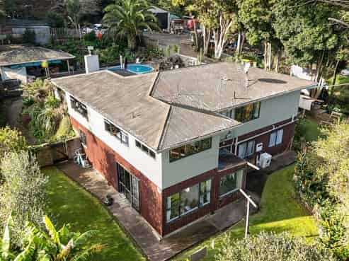 1242 East Coast Road, Redvale