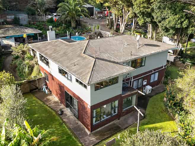 1242 East Coast Road, Redvale