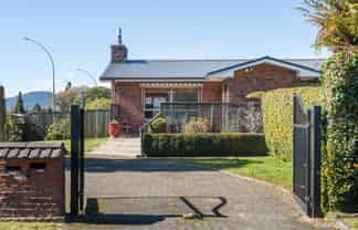 2 Batten Street, Glenholme