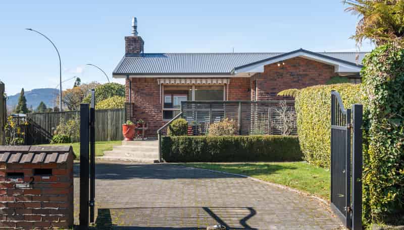2 Batten Street, Glenholme