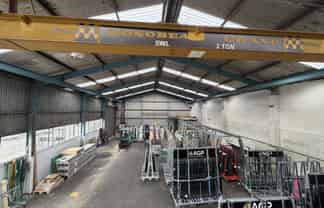 Road front industrial with gantry and dual access
