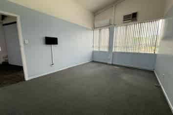 Manurewa Office with 5 Carparks | 265m2