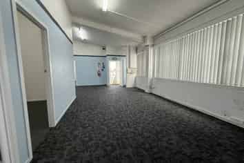 Manurewa Office with 5 Carparks | 265m2