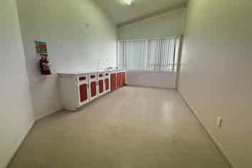 Manurewa Office with 5 Carparks | 265m2