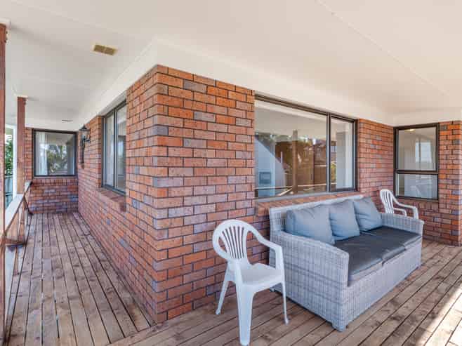 176 Sturges Road, Henderson