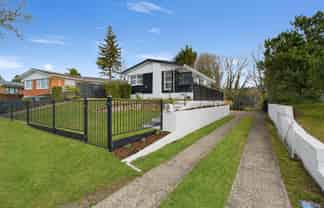 50 Pandora Ave, Sunnybrook