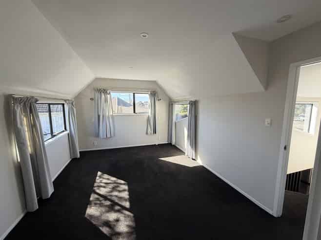 82b  Panorama Road, Mount Wellington