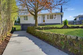 83 Sunset Road, Mangakakahi