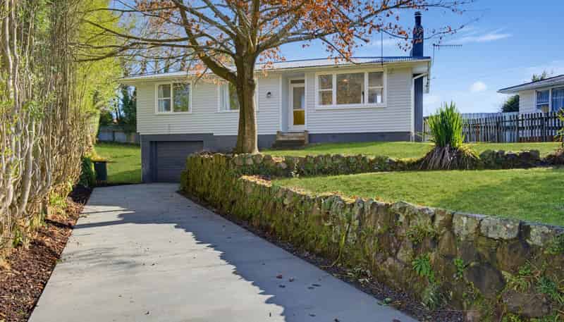 83 Sunset Road, Mangakakahi