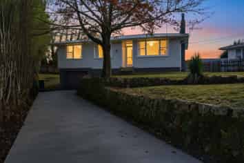 83 Sunset Road, Mangakakahi