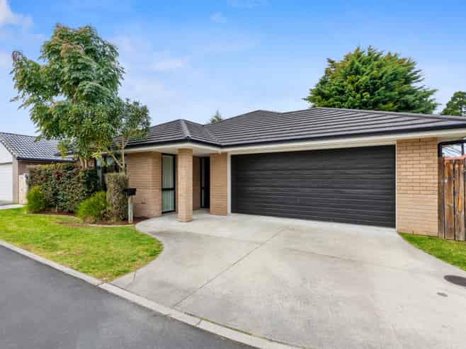 8 Himalayan Close, Judea