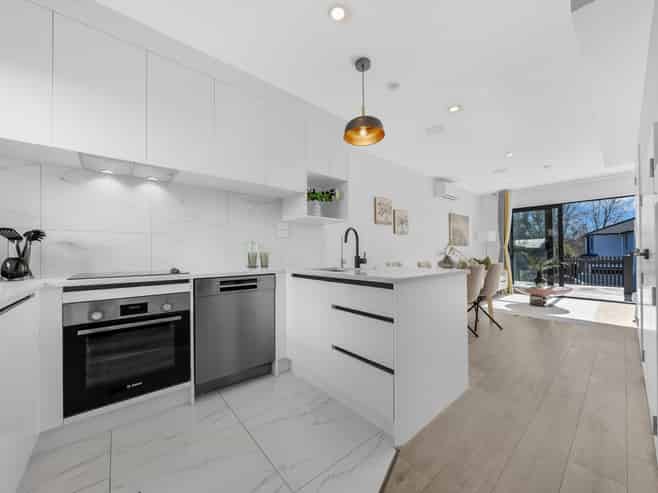 2/13 Grove Lane, Pakuranga Heights