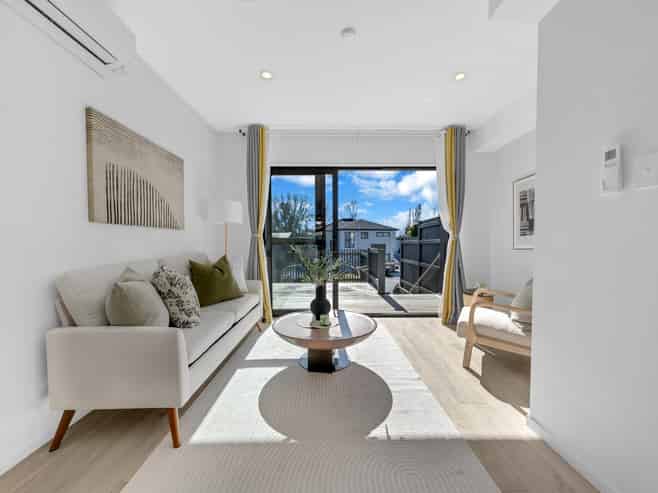 2/13 Grove Lane, Pakuranga Heights