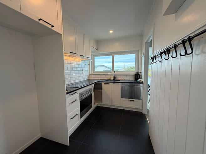 4/7 Lydia Avenue, Northcote
