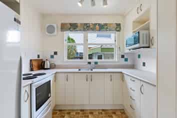 41 Somes Crescent, Newlands